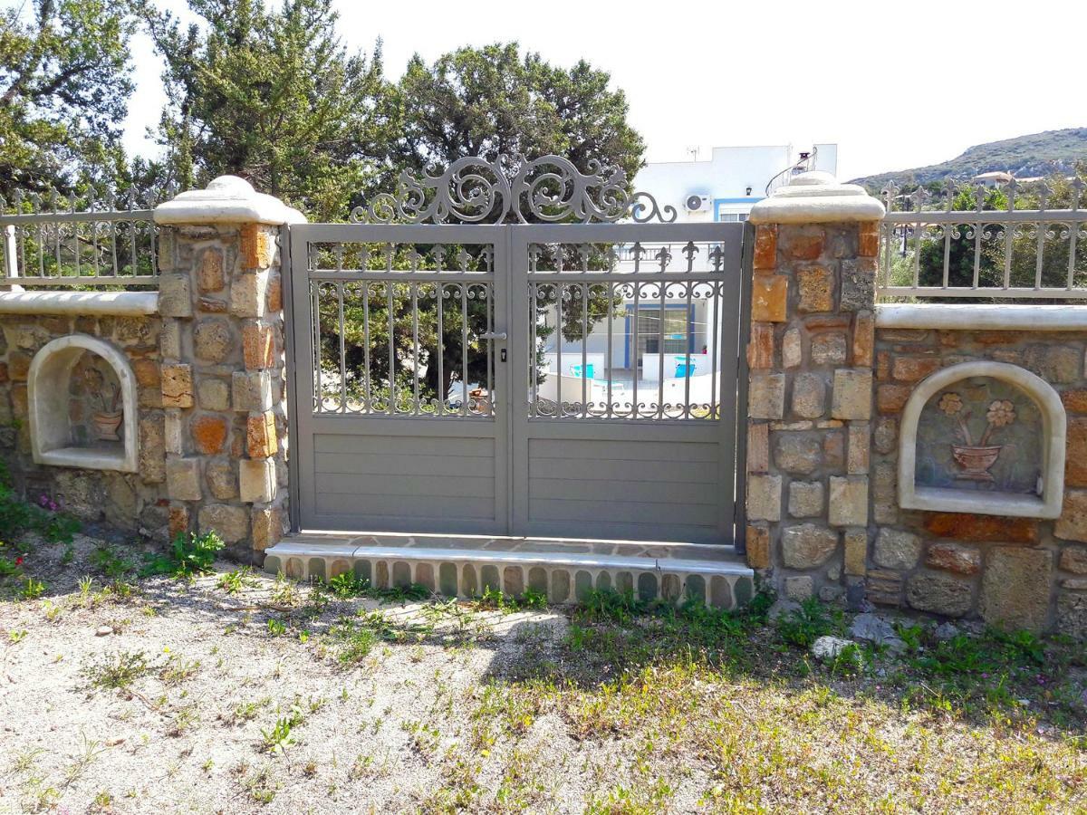 Elafonisos: Two Storey House On The Sea Front Екстериор снимка